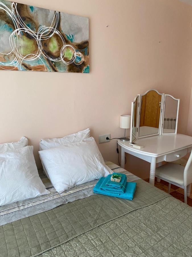Comfortable Guest Room With Balcony Beniarjo المظهر الخارجي الصورة