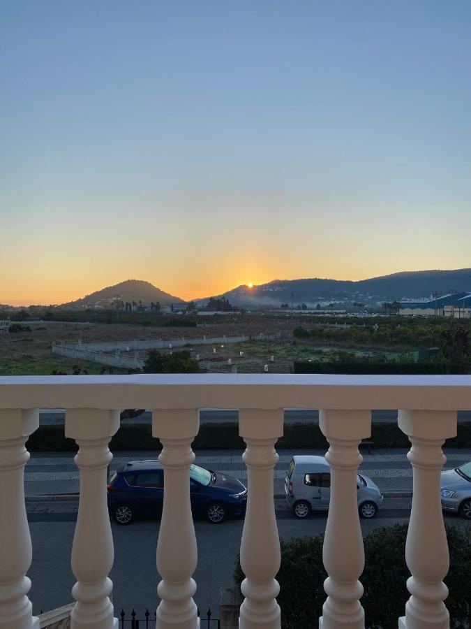 Comfortable Guest Room With Balcony Beniarjo المظهر الخارجي الصورة